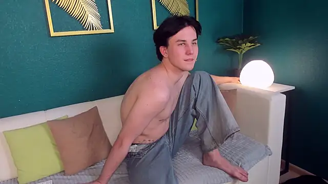 Snapshot of AdrianoAubert chatting on 03/07/25, 04:22 AdrianoAubert online show from 03/07/25, 04:22