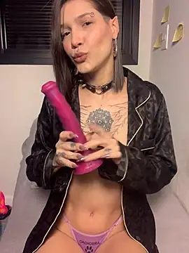 Snapshot of nickelfie chatting on 06/16/26, 11:35 nickelfie online show from 06/16/26, 11:35