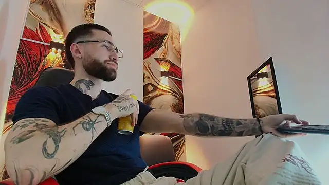 Luke davis01 online show from 12/02/25, 01:17