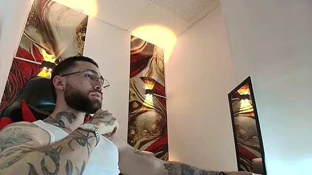 Luke davis01 online show from 12/20/25, 01:07