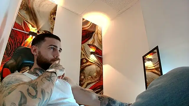 Luke davis01 online show from 04/15/26, 01:07