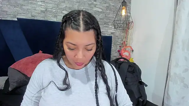 Sophia Brunett online show from 12/22/25, 12:13