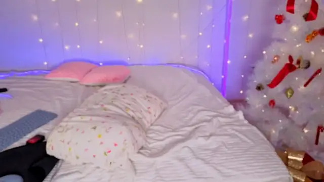 Nicole Hampton online show from 01/05/26, 05:27