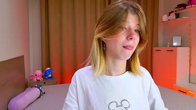 Bella amory online show from 10/23/25, 09:46