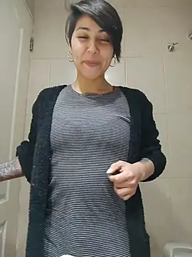 Snapshot of MaiPandora chatting on 11/30/25, 12:25 MaiPandora online show from 11/30/25, 12:25