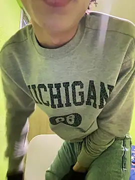 stormmart18 online show from 02/06/25, 03:09