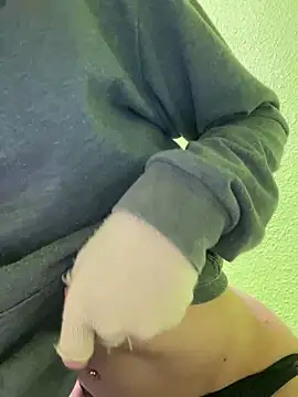 Snapshot of stormmart18 chatting on 02/08/25, 12:17 stormmart18 online show from 02/08/25, 12:17