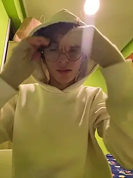 Snapshot of stormmart18 chatting on 02/09/25, 12:17 stormmart18 online show from 02/09/25, 12:17