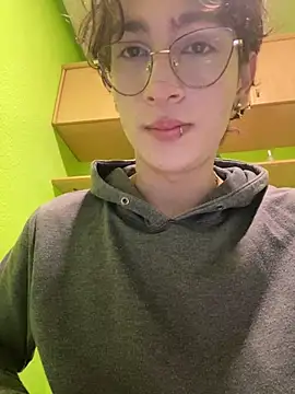 Snapshot of stormmart18 chatting on 03/18/25, 05:53 stormmart18 online show from 03/18/25, 05:53