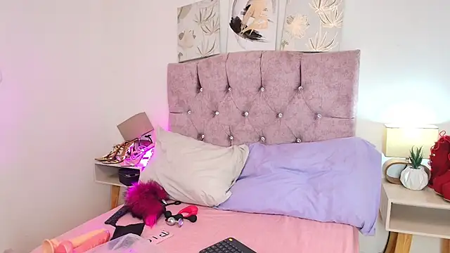 Skye Moore online show from 02/04/26, 07:20