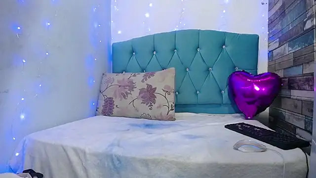 Snapshot of Tiana_Ebony18 chatting on 03/04/25, 12:01 Tiana Ebony18 online show from 03/04/25, 12:01