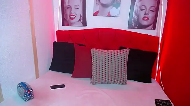 Snapshot of Tiana_Ebony18 chatting on 09/25/25, 11:58 Tiana Ebony18 online show from 09/25/25, 11:58