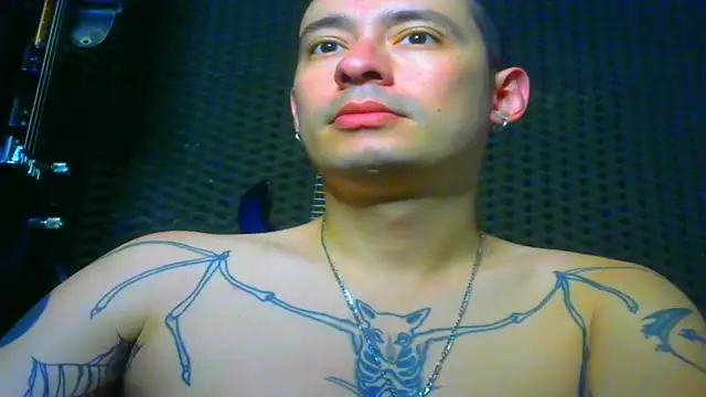 Snapshot of vampireathome chatting on 03/15/25, 08:10 vampireathome online show from 03/15/25, 08:10