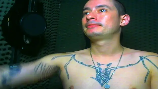 Snapshot of vampireathome chatting on 03/17/25, 07:46 vampireathome online show from 03/17/25, 07:46