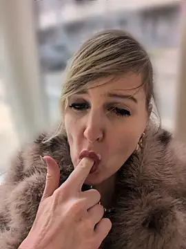 Sexybiene969 online show from 04/01/26, 04:04