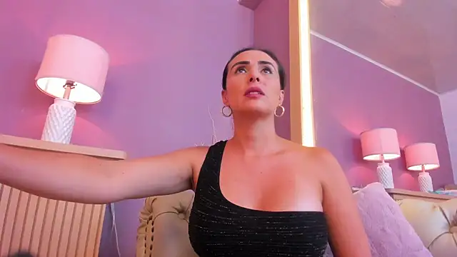 Snapshot of scarlet_edwars chatting on 02/25/25, 03:27 scarlet edwars online show from 02/25/25, 03:27