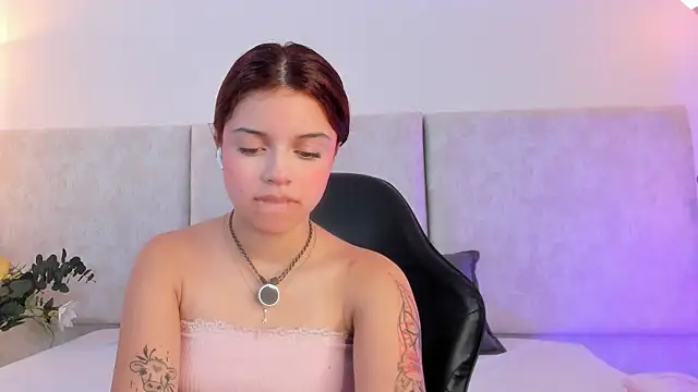 Giselle Lauren online show from 12/18/25, 08:59