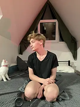 Snapshot of Julian_wins chatting on 03/22/25, 10:48 Julian wins online show from 03/22/25, 10:48