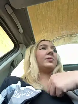 hotamanda01 online show from 02/25/26, 11:42