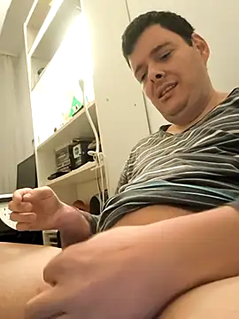 Snapshot of maksimovic chatting on 11/23/25, 01:27 maksimovic online show from 11/23/25, 01:27