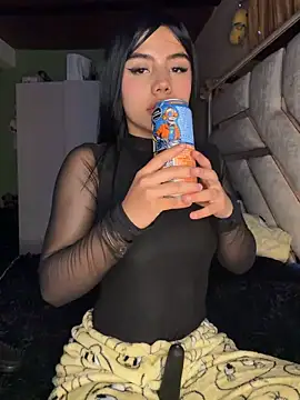 Laura-Khalifa online show from 02/25/26, 06:12