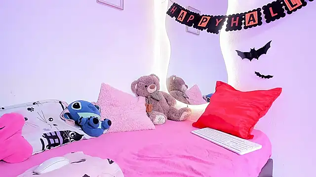 Abbiee 8 online show from 10/28/25, 03:14