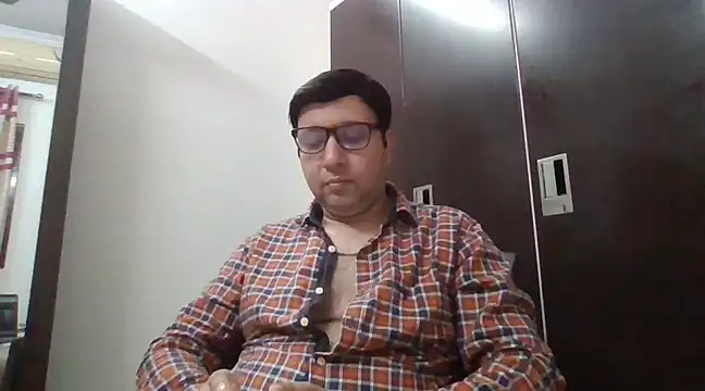 innocentboy1987 online show from 03/17/25, 04:40