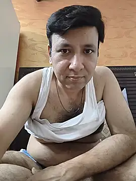 Snapshot of innocentboy1987 chatting on 07/05/26, 04:25 innocentboy1987 online show from 07/05/26, 04:25