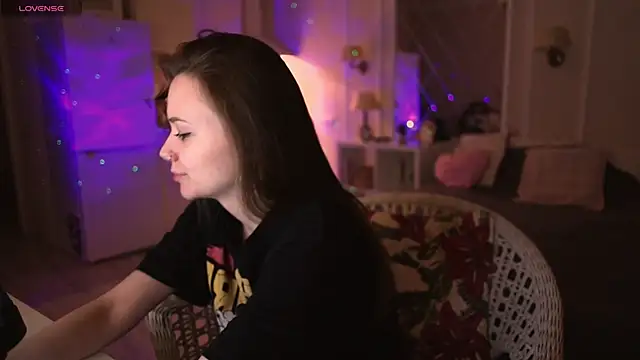 Snapshot of alexa_feels_ chatting on 03/21/25, 04:51 alexa feels online show from 03/21/25, 04:51