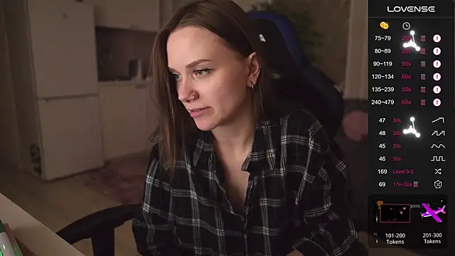 Snapshot of alexa_feels_ chatting on 09/18/25, 03:47 alexa feels online show from 09/18/25, 03:47