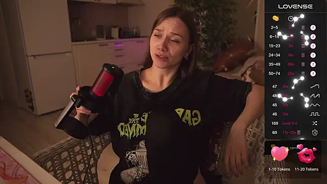 Snapshot of alexa_feels_ chatting on 09/20/25, 07:37 alexa feels online show from 09/20/25, 07:37