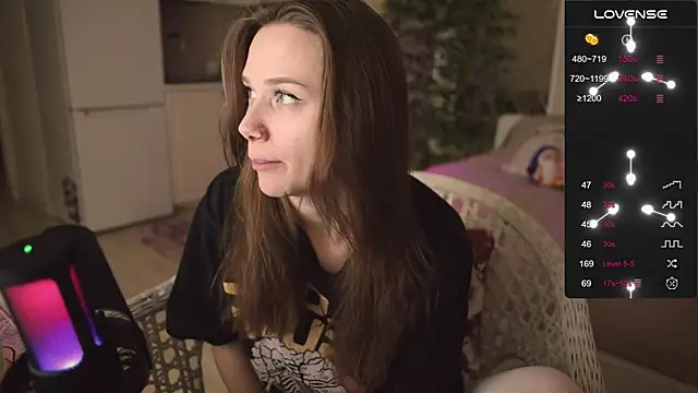 Snapshot of alexa_feels_ chatting on 10/02/25, 04:14 alexa feels online show from 10/02/25, 04:14