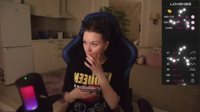 Snapshot of alexa_feels_ chatting on 10/04/25, 06:17 alexa feels online show from 10/04/25, 06:17