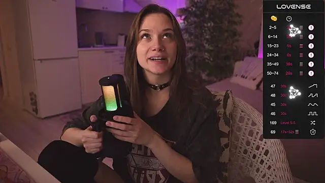 Snapshot of alexa_feels_ chatting on 11/07/25, 04:07 alexa feels online show from 11/07/25, 04:07