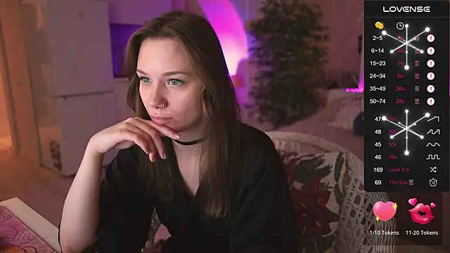 Snapshot of alexa_feels_ chatting on 11/28/25, 04:09 alexa feels online show from 11/28/25, 04:09