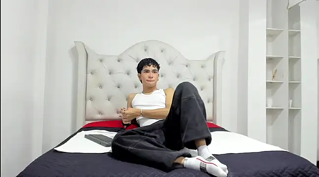 Aiiden 15 online show from 02/21/25, 02:59