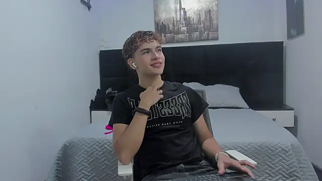 Aiiden 15 online show from 10/22/25, 12:49