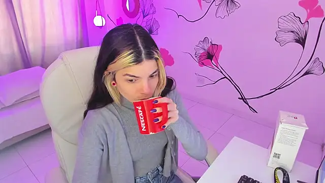 Isabela Fiorelli online show from 11/21/25, 01:32