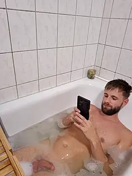 ademandjulia online show from 10/03/25, 07:00