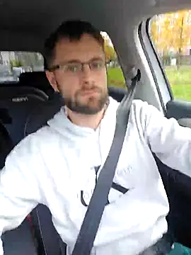 ademandjulia online show from 10/28/25, 03:25