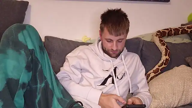 ademandjulia online show from 11/07/25, 04:51