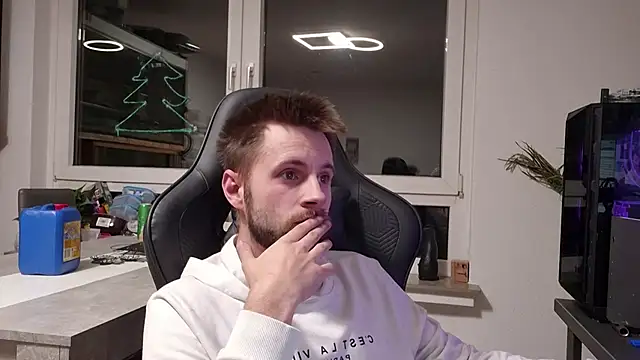 ademandjulia online show from 02/03/26, 09:09