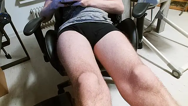 ademandjulia online show from 02/16/26, 09:33