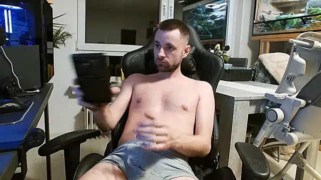 ademandjulia online show from 02/20/26, 09:04