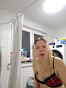 ademandjulia online show from 05/07/26, 10:04