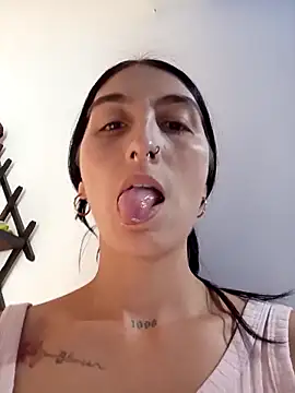 single mother indecent online show from 10/04/25, 04:16