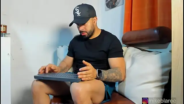 Snapshot of mikeblaree chatting on 02/07/26, 12:47 mikeblaree online show from 02/07/26, 12:47