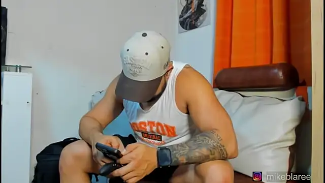 Snapshot of mikeblaree chatting on 02/09/26, 12:25 mikeblaree online show from 02/09/26, 12:25