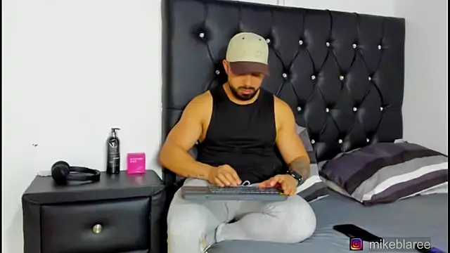 Snapshot of mikeblaree chatting on 02/12/26, 07:09 mikeblaree online show from 02/12/26, 07:09