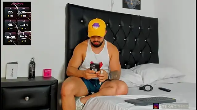 Snapshot of mikeblaree chatting on 02/18/26, 08:27 mikeblaree online show from 02/18/26, 08:27